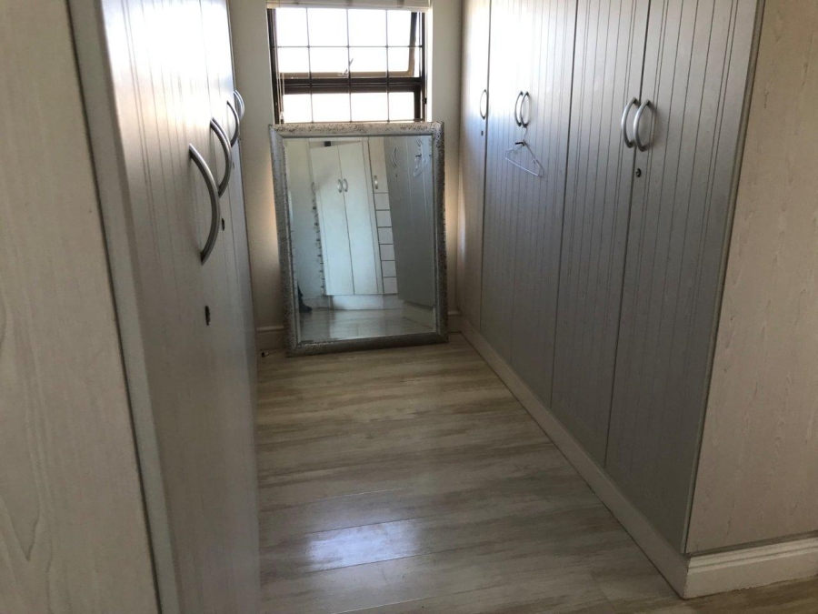 9 Bedroom Property for Sale in Wavecrest Eastern Cape